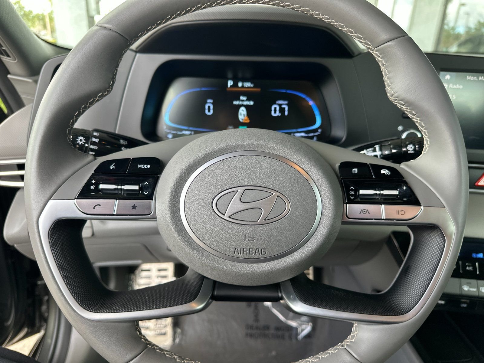 Used 2025 Gray Hyundai SEL Sport image 22