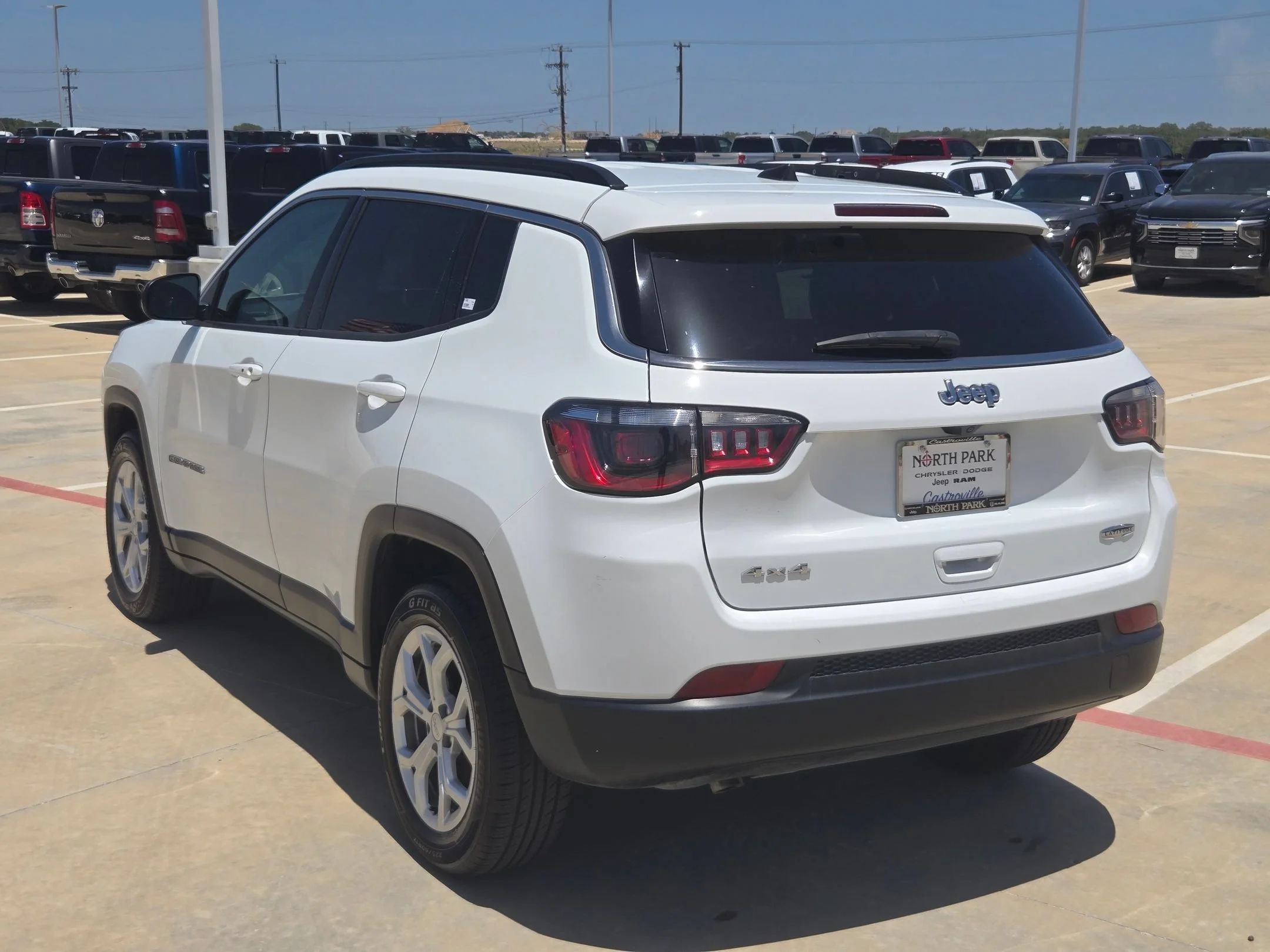 Used 2024 White Jeep Latitude image 5