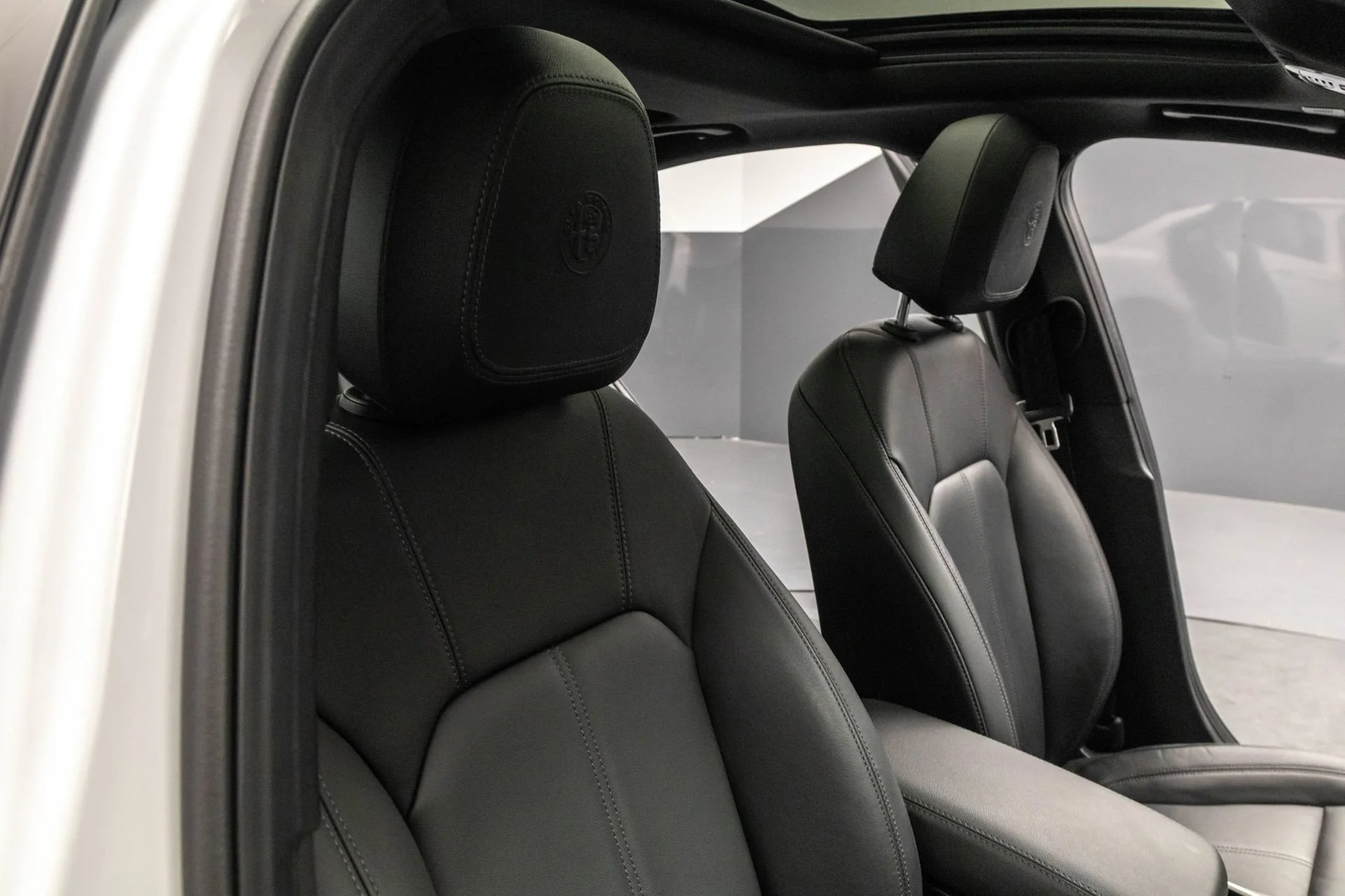 Used 2022 White Alfa Romeo Ti image 40