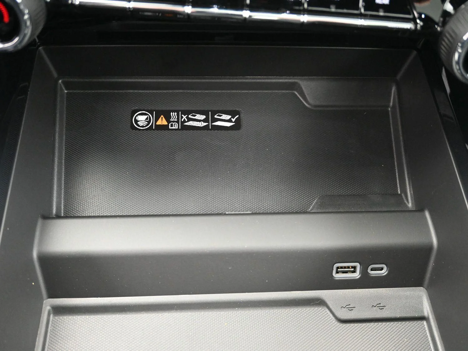 2026 Chevrolet Suburban Premier - Photo 37