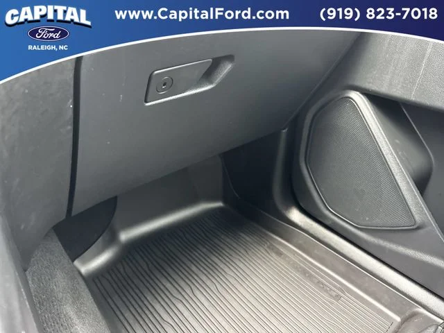 Used 2023 White Ford XLT image 28