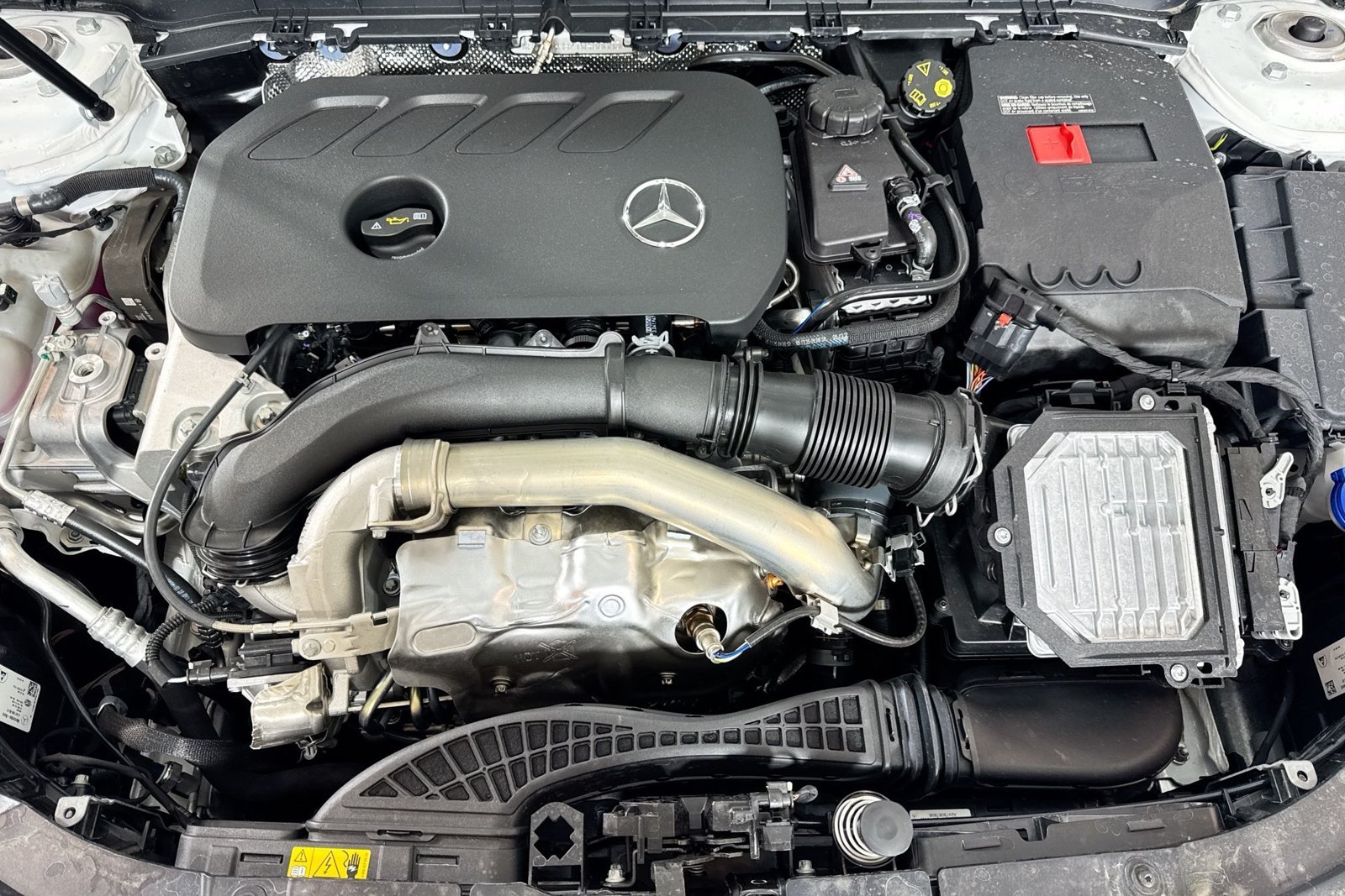 New 2026 Polar White Mercedes-Benz GLB 250 image 28