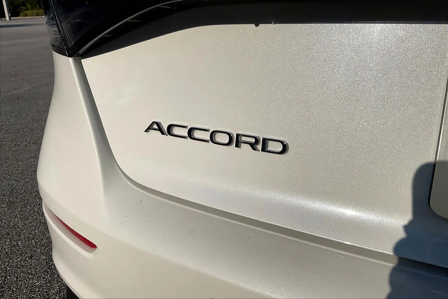 Used 2023 Platinum White Pearl Honda EX image 31