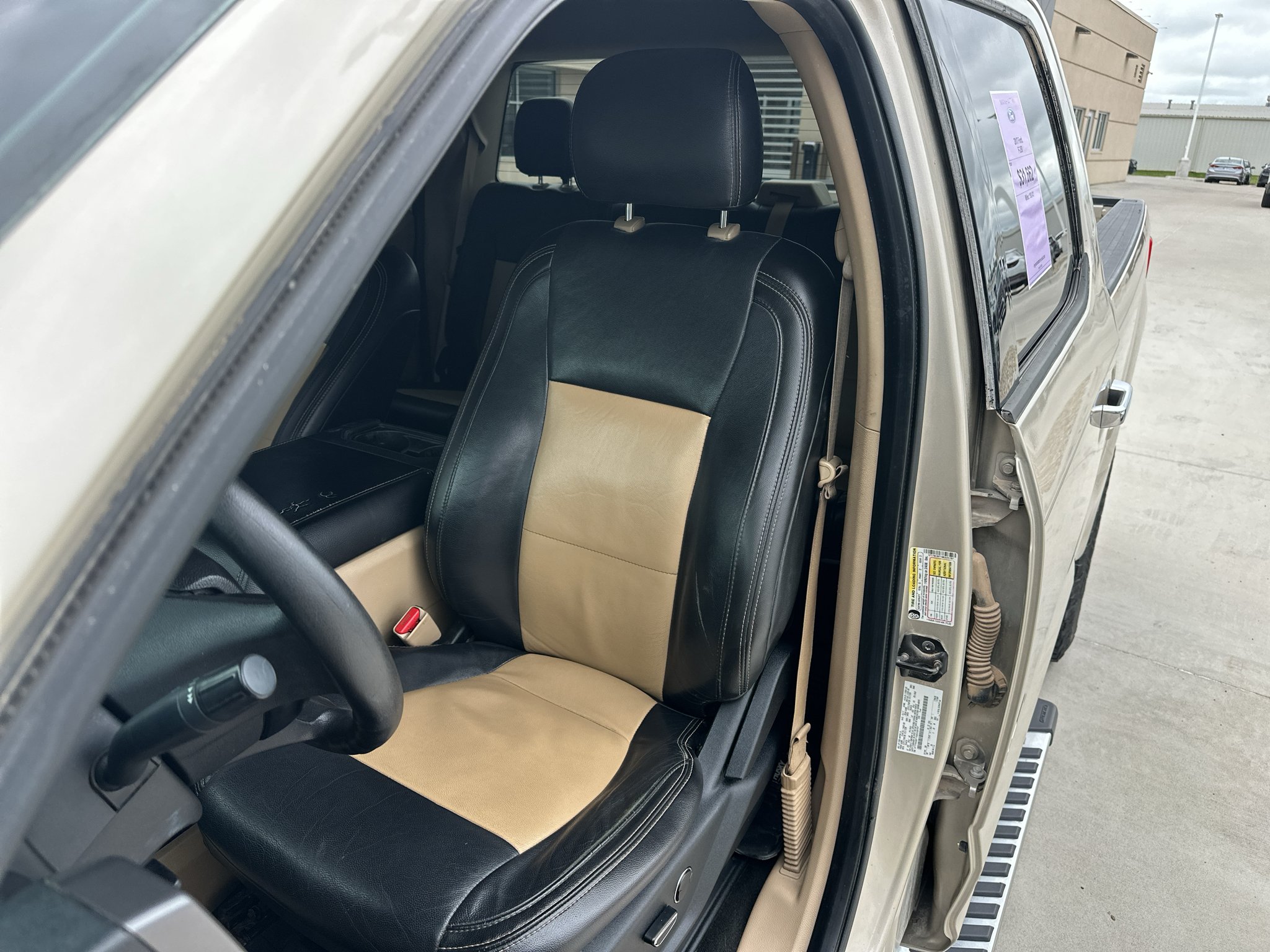 Used 2017 White Gold Metallic Ford XLT image 30