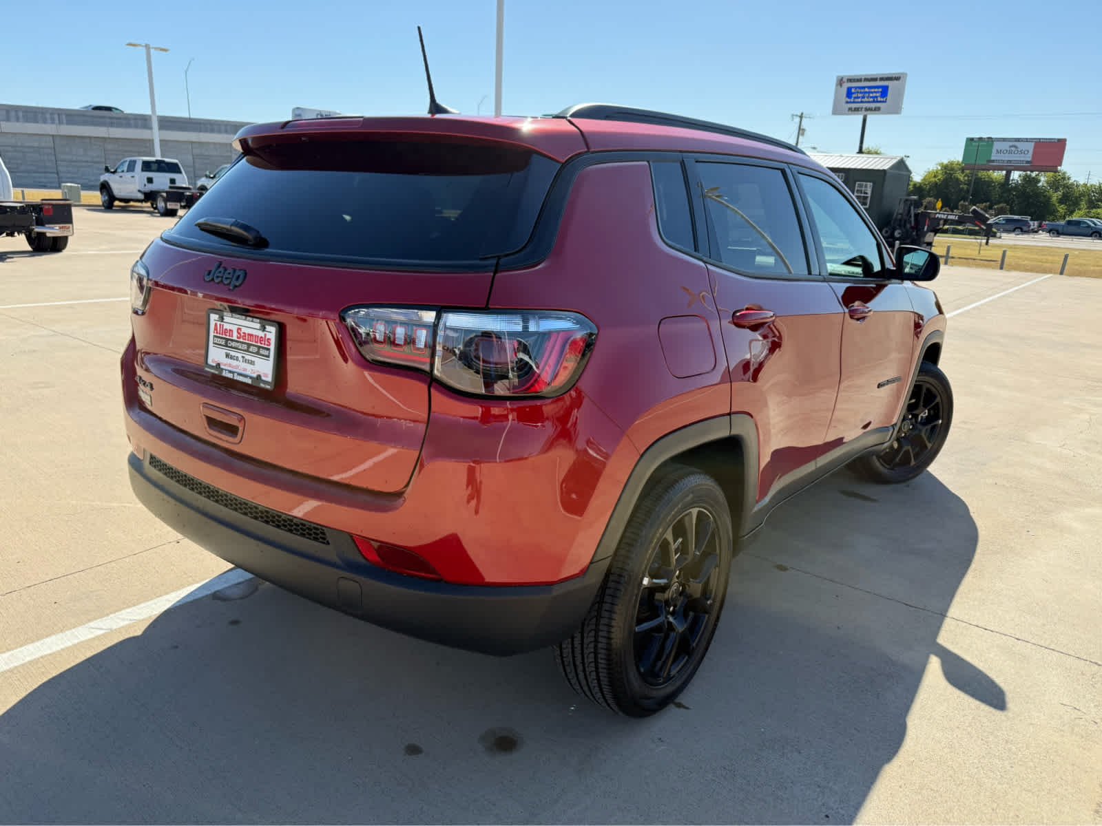 New 2026 Red Hot Pearl-Coat Exterior Paint Jeep Latitude Altitude image 6