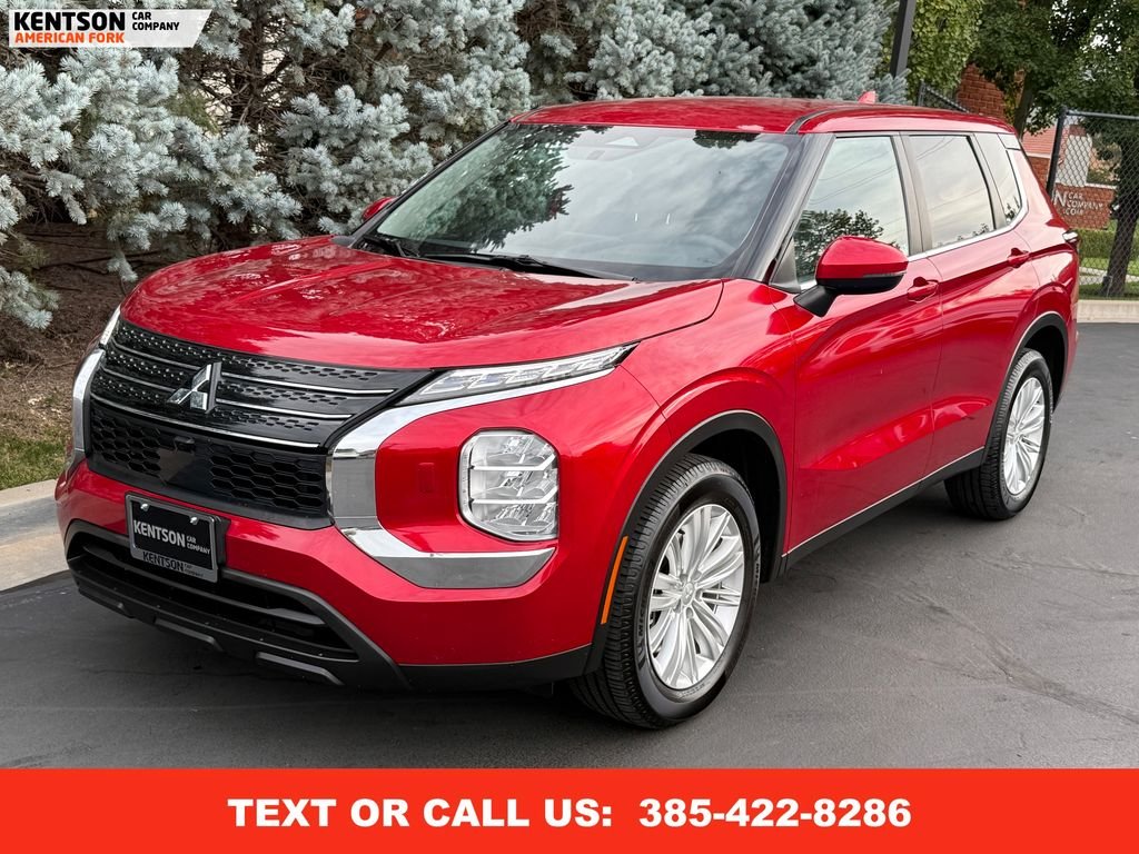 2023 Mitsubishi Outlander ES photo 3