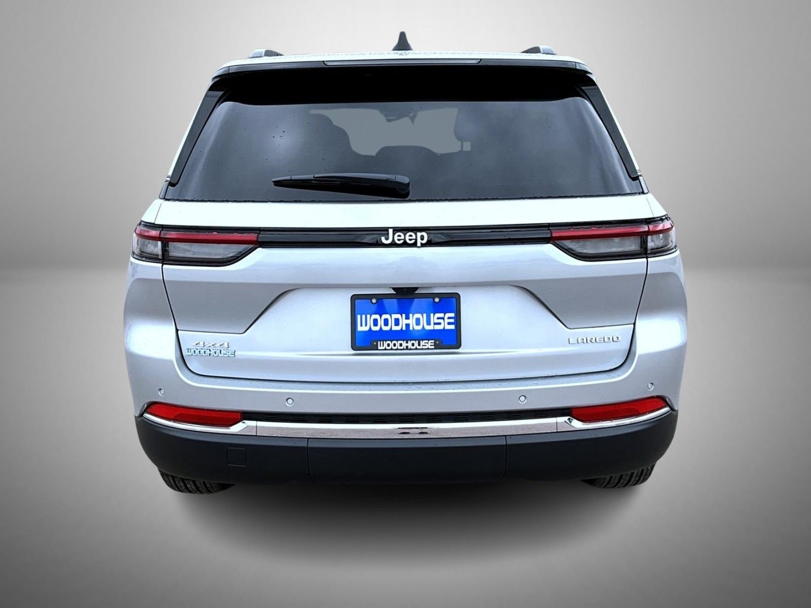 New 2026 Silver Zynith Exterior Paint Jeep Laredo X image 6