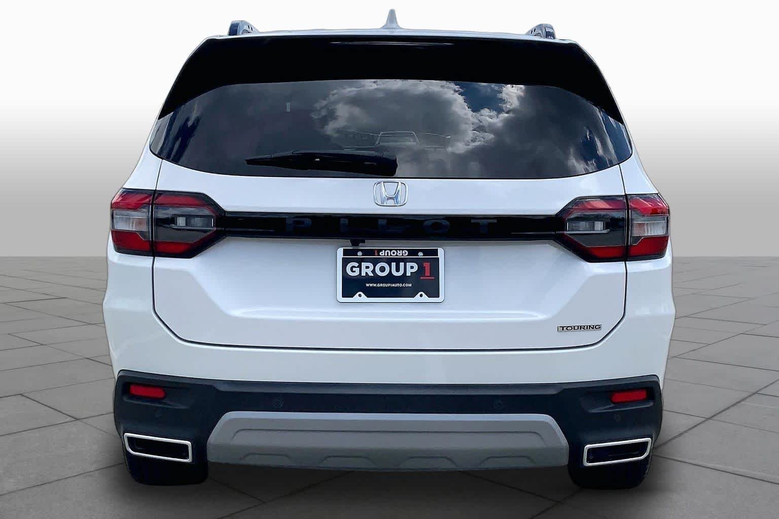 Used 2024 Platinum White Pearl Honda Touring image 5