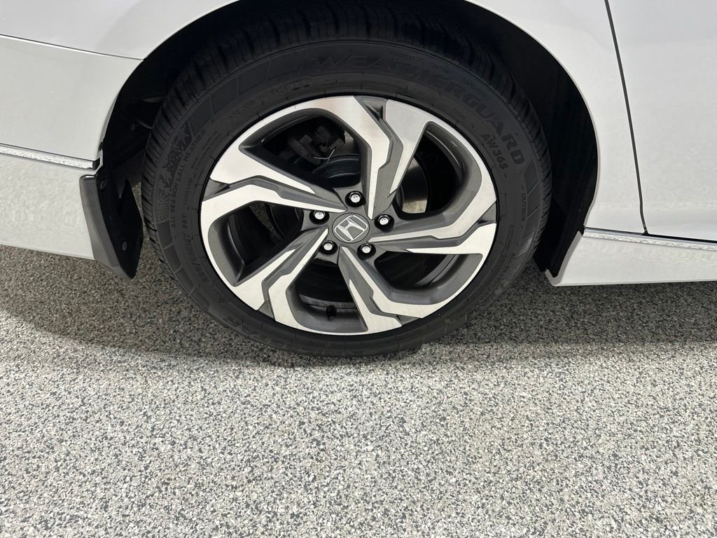 Used 2018 Platinum White Pearl Honda Touring image 20
