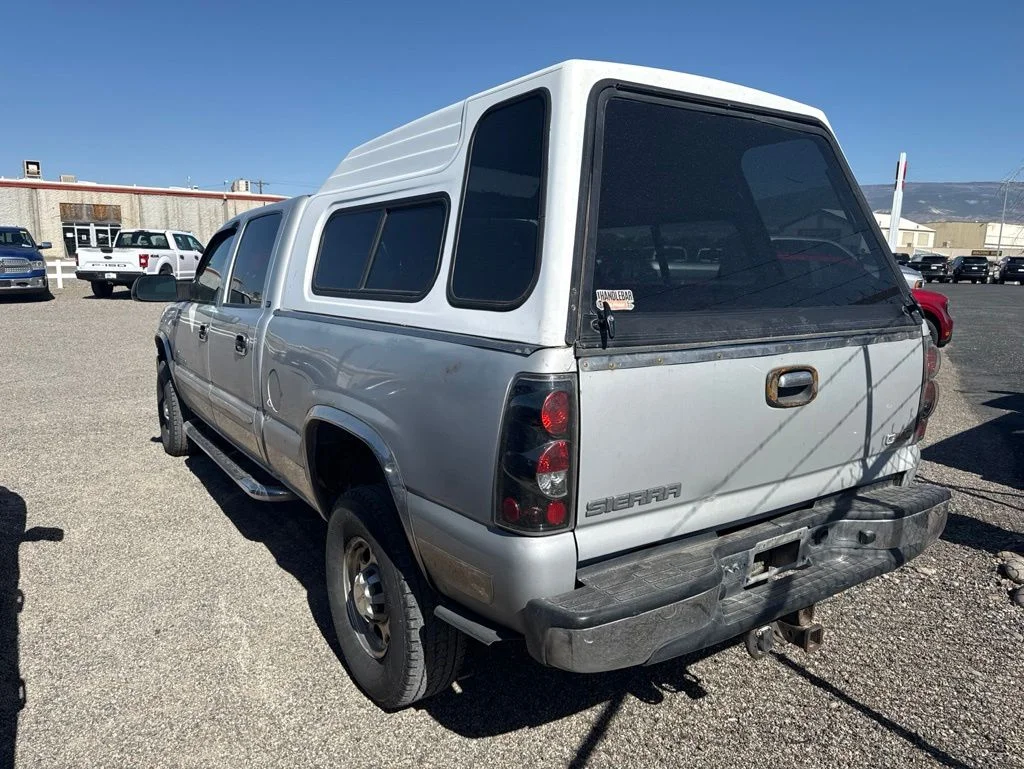 Used 2005 Special Paint GMC SLT image 3