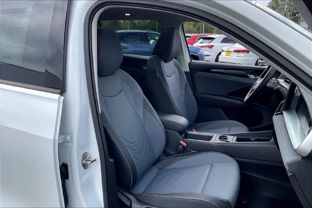 2025 Volkswagen Tiguan SE - Photo 28