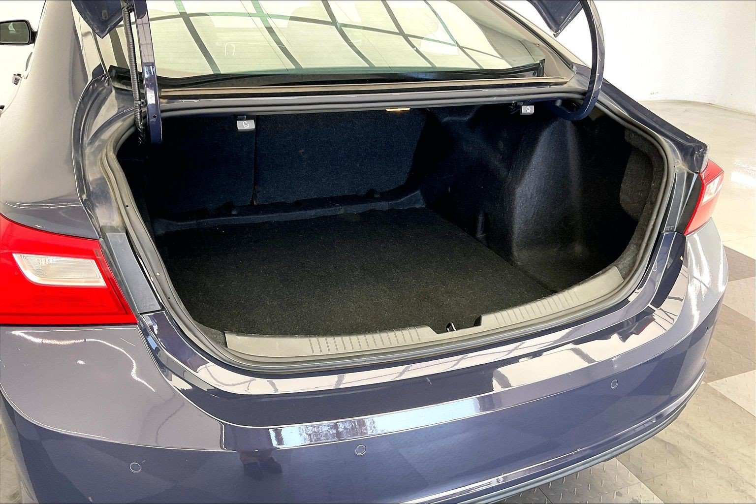 Used 2025 Night Shade Metallic Chevrolet LT image 27