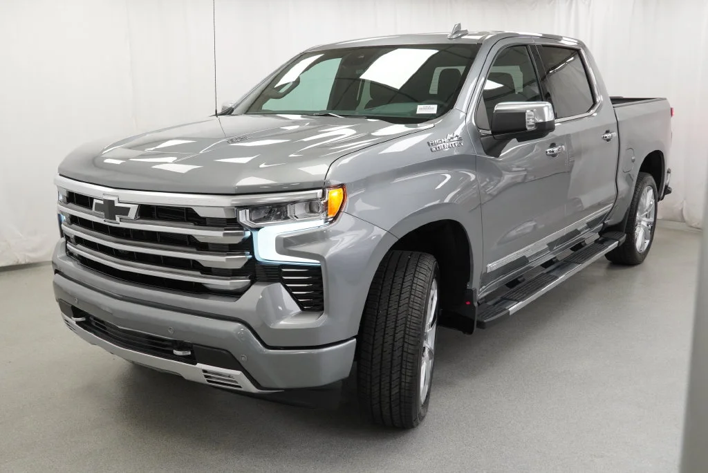 New 2026 Sterling Gray Metallic Chevrolet High Country image 4