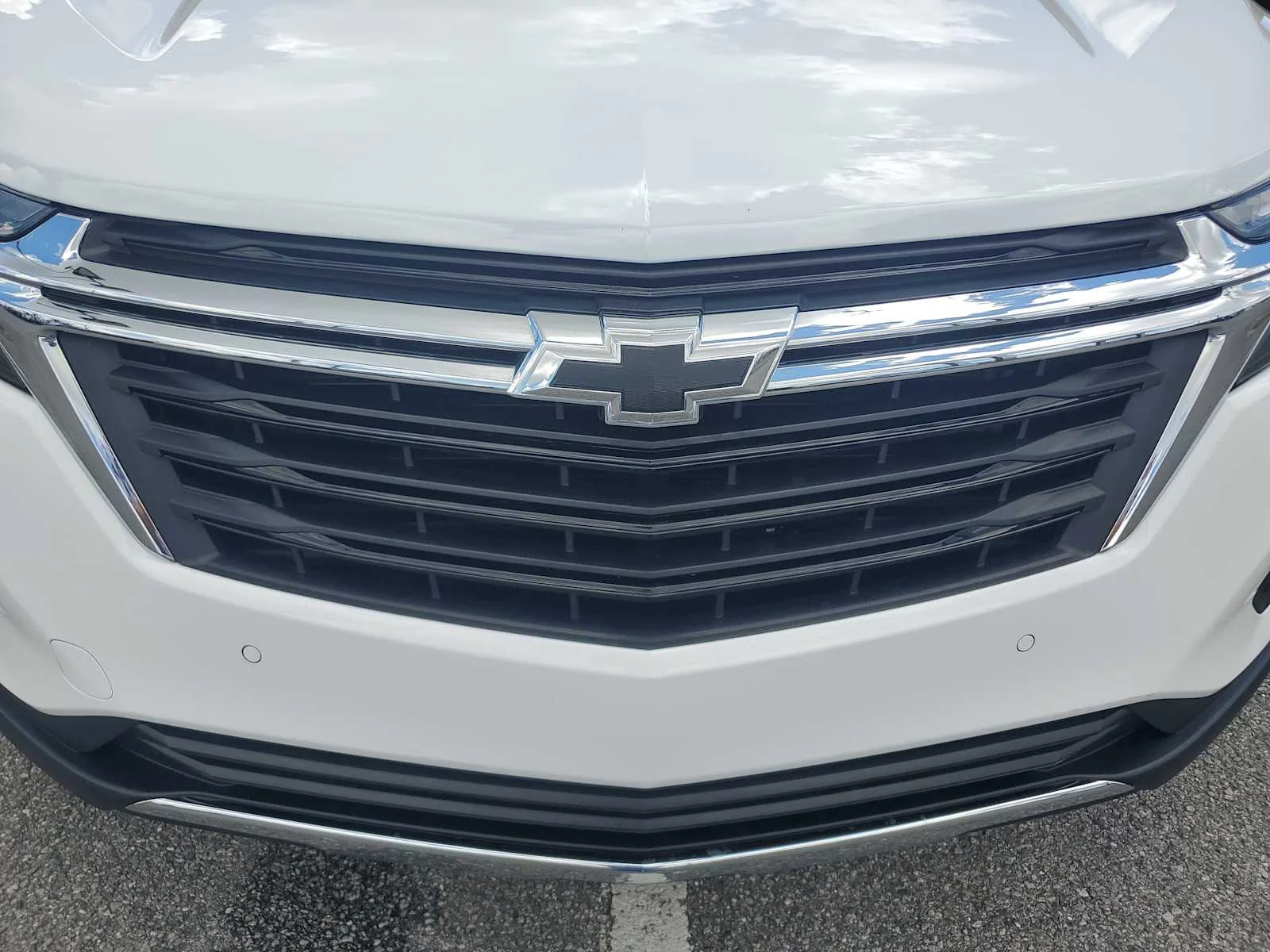 Used 2024 Summit White Chevrolet LT image 12