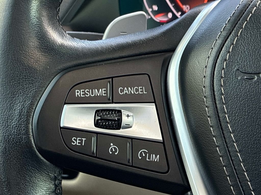 Used 2021 White BMW xDrive40i image 28