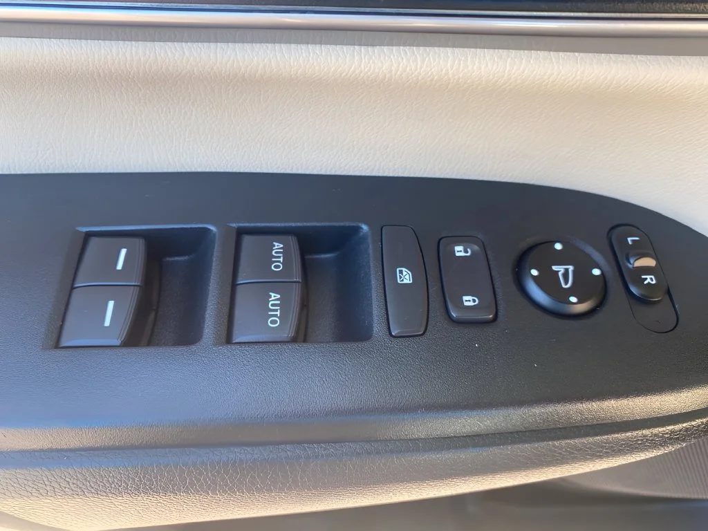 Used 2018  Honda Touring image 9