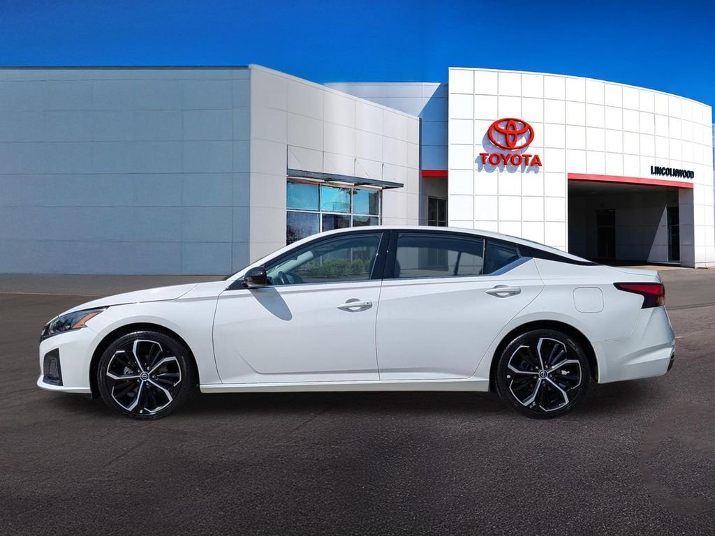 Used 2024 White Nissan 2.5 SR image 13