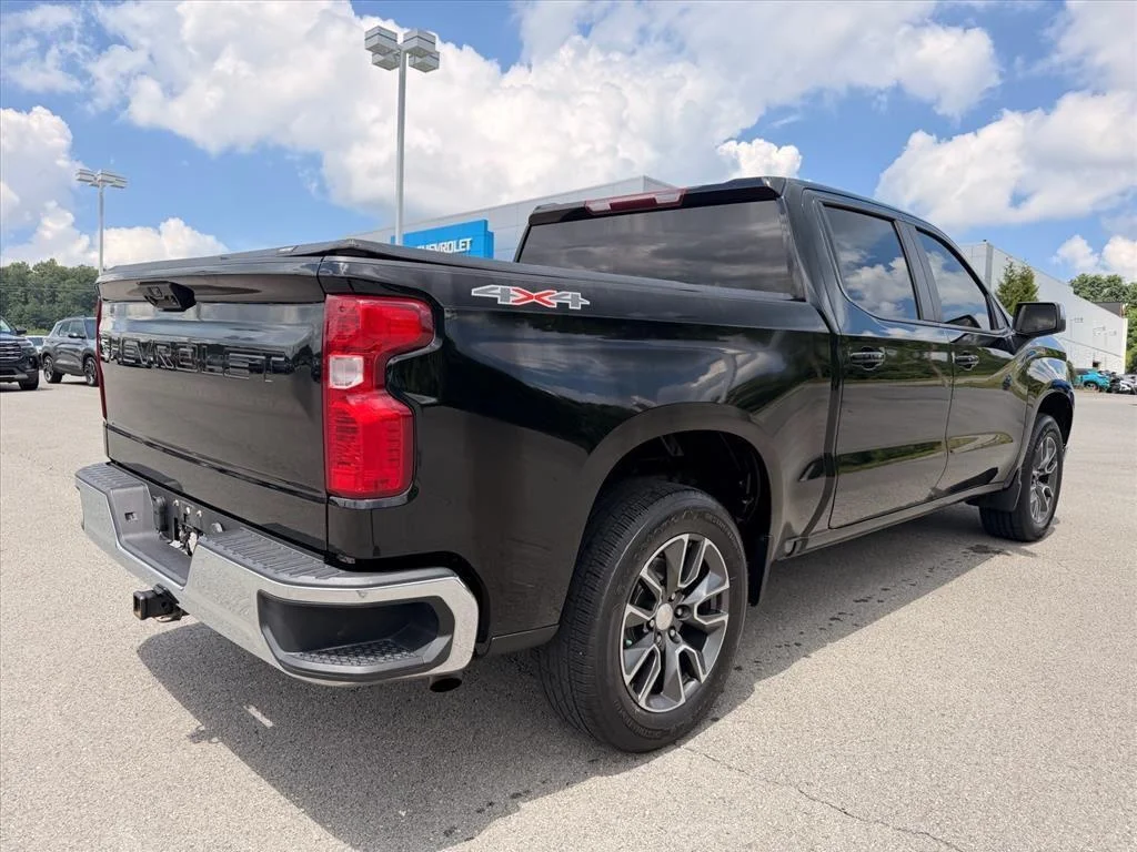 Used 2022 Black Chevrolet LT image 6