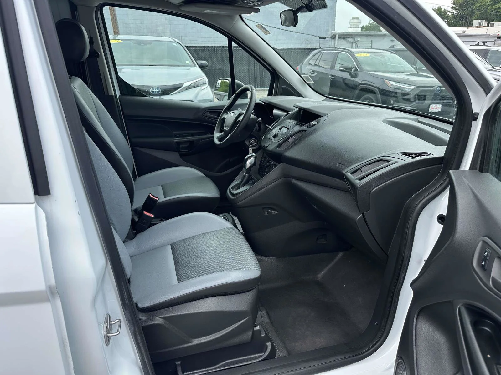 Used 2016 White Ford XL image 11