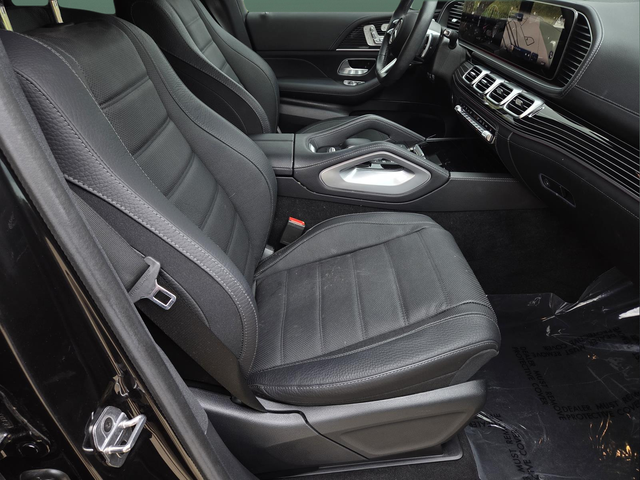 Used 2025 Black Mercedes-Benz GLS 580 image 34