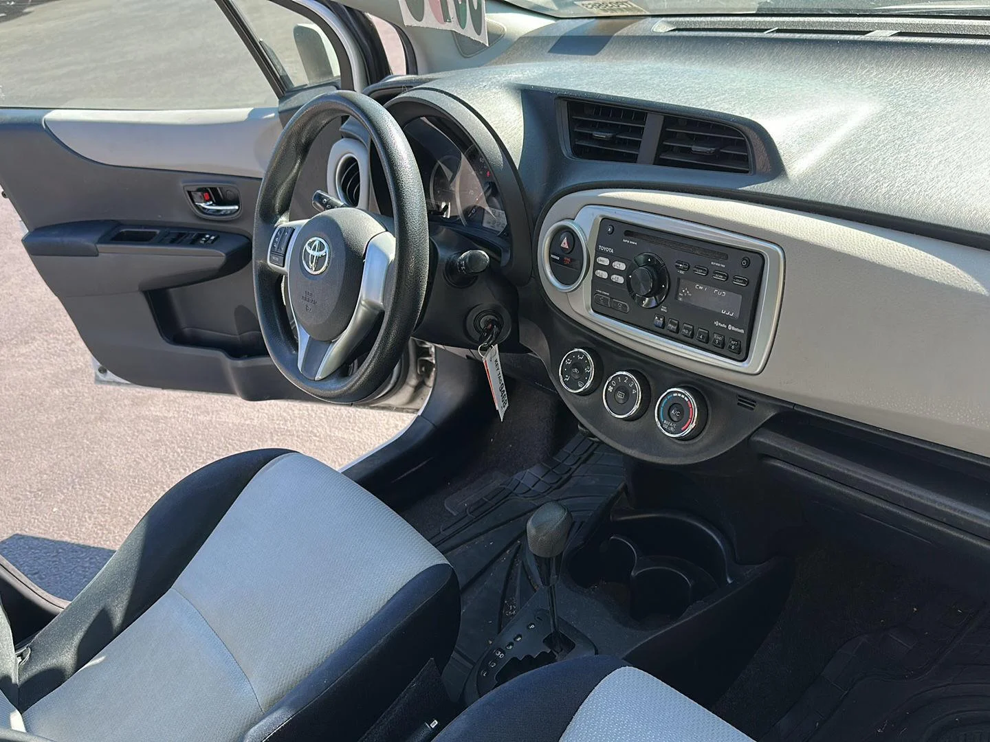 Used 2012  Toyota L image 10
