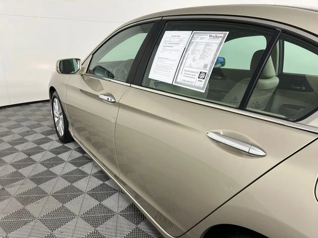 Used 2015 Gold Honda EX-L image 10