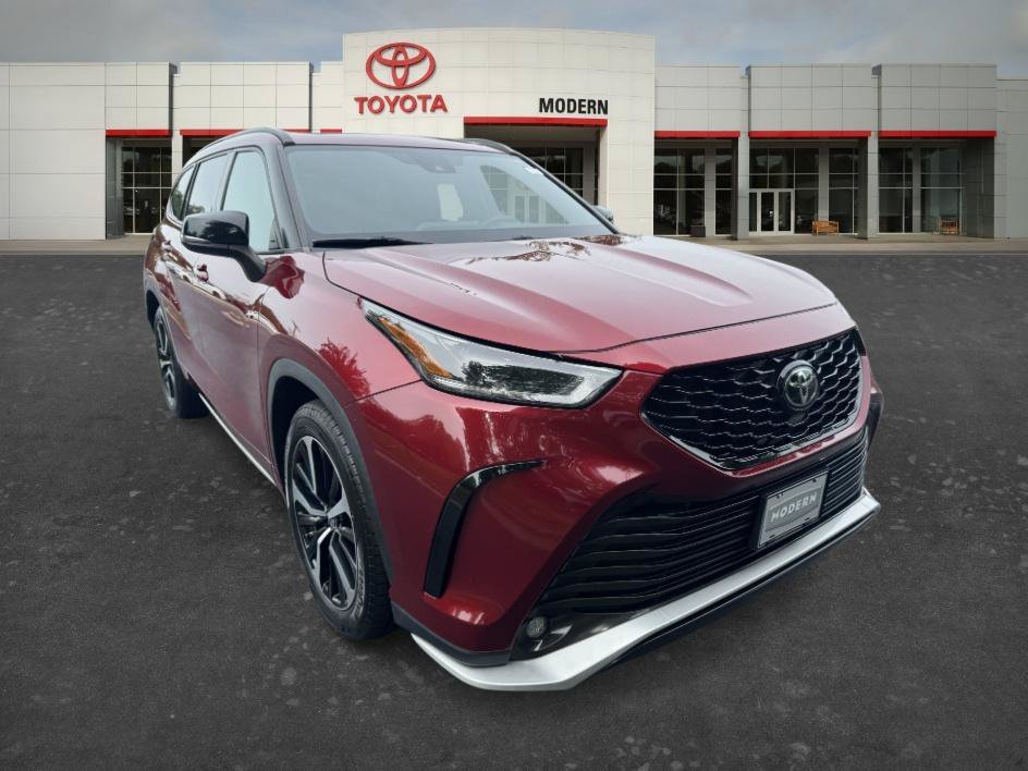 Used 2021 Ruby Flare Pearl Toyota XSE image 3
