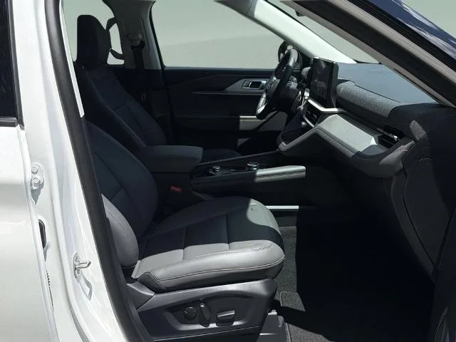 New 2026 Star White Metallic Tri-Coat Ford Active image 13