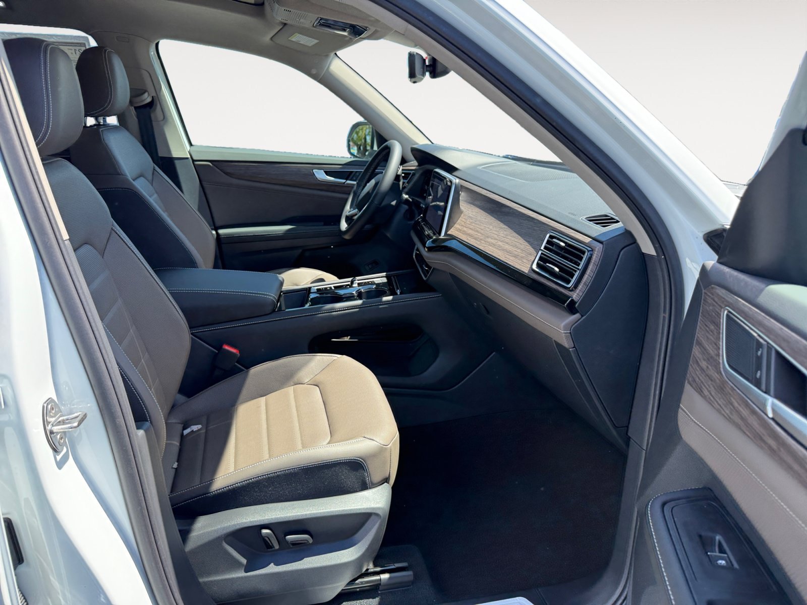 New 2026 Opal White Pearl Volkswagen 2.0T SEL image 19