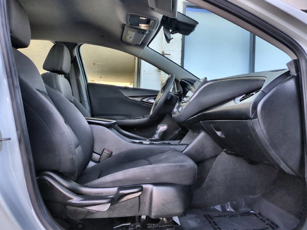 Used 2023 SUMMIT WHITE Chevrolet LT image 34