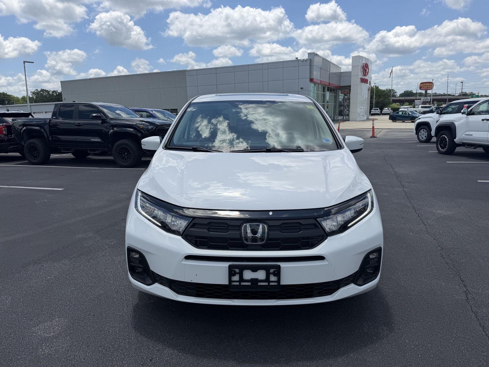 Used 2026 Platinum White Pearl Honda EX-L image 2