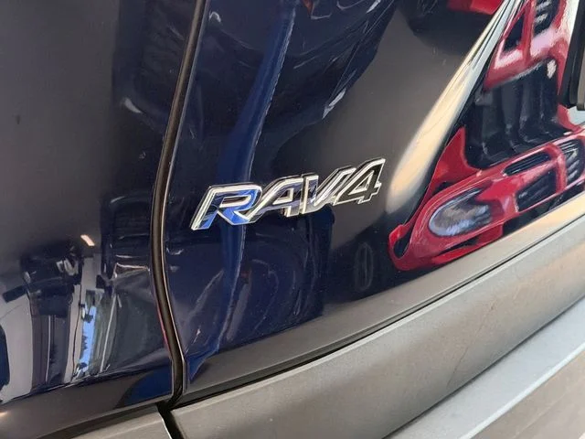 Used 2022  Toyota XLE image 8