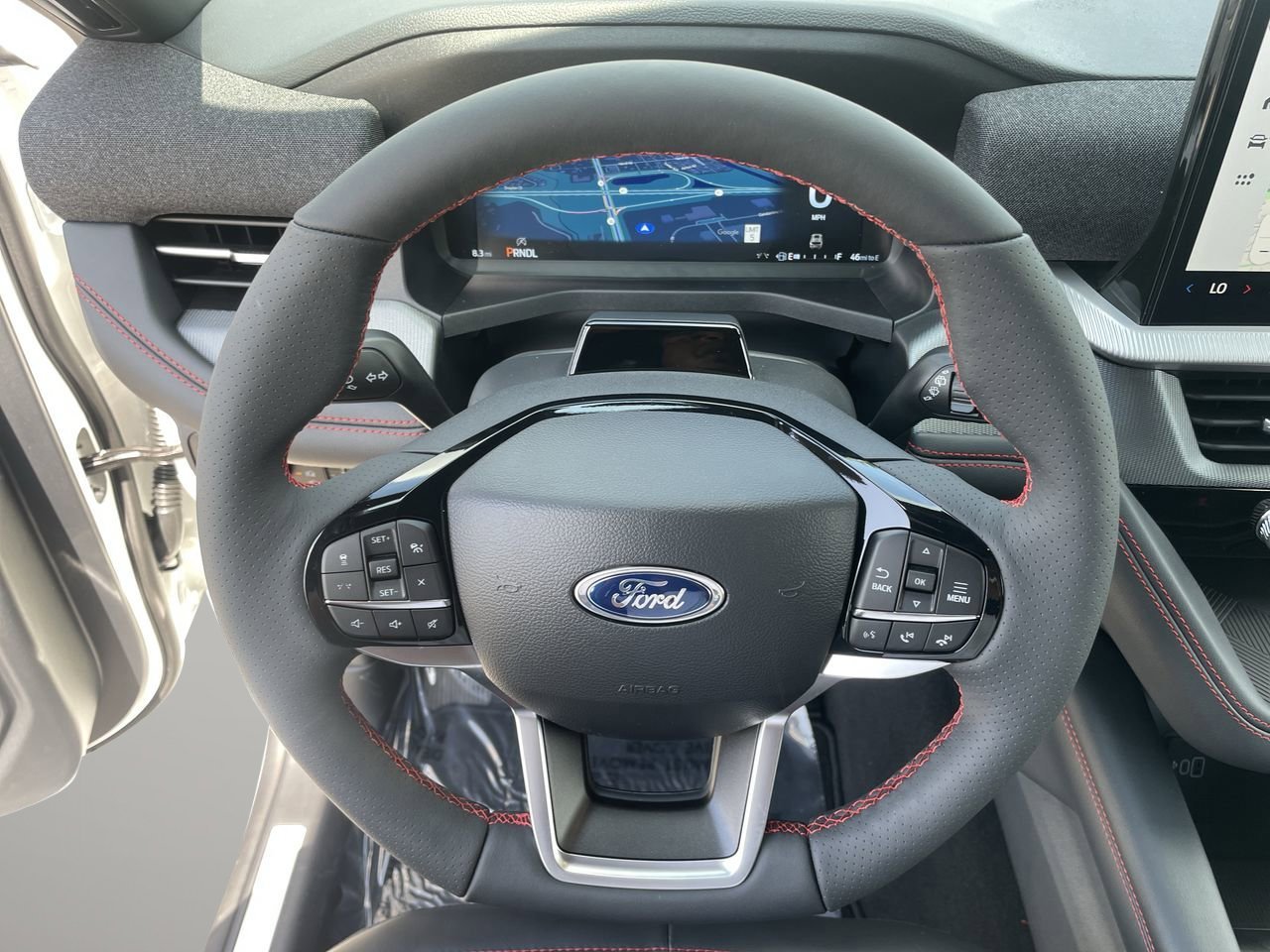 New 2026 Star White Metallic Tri-Coat Ford ST-Line image 29