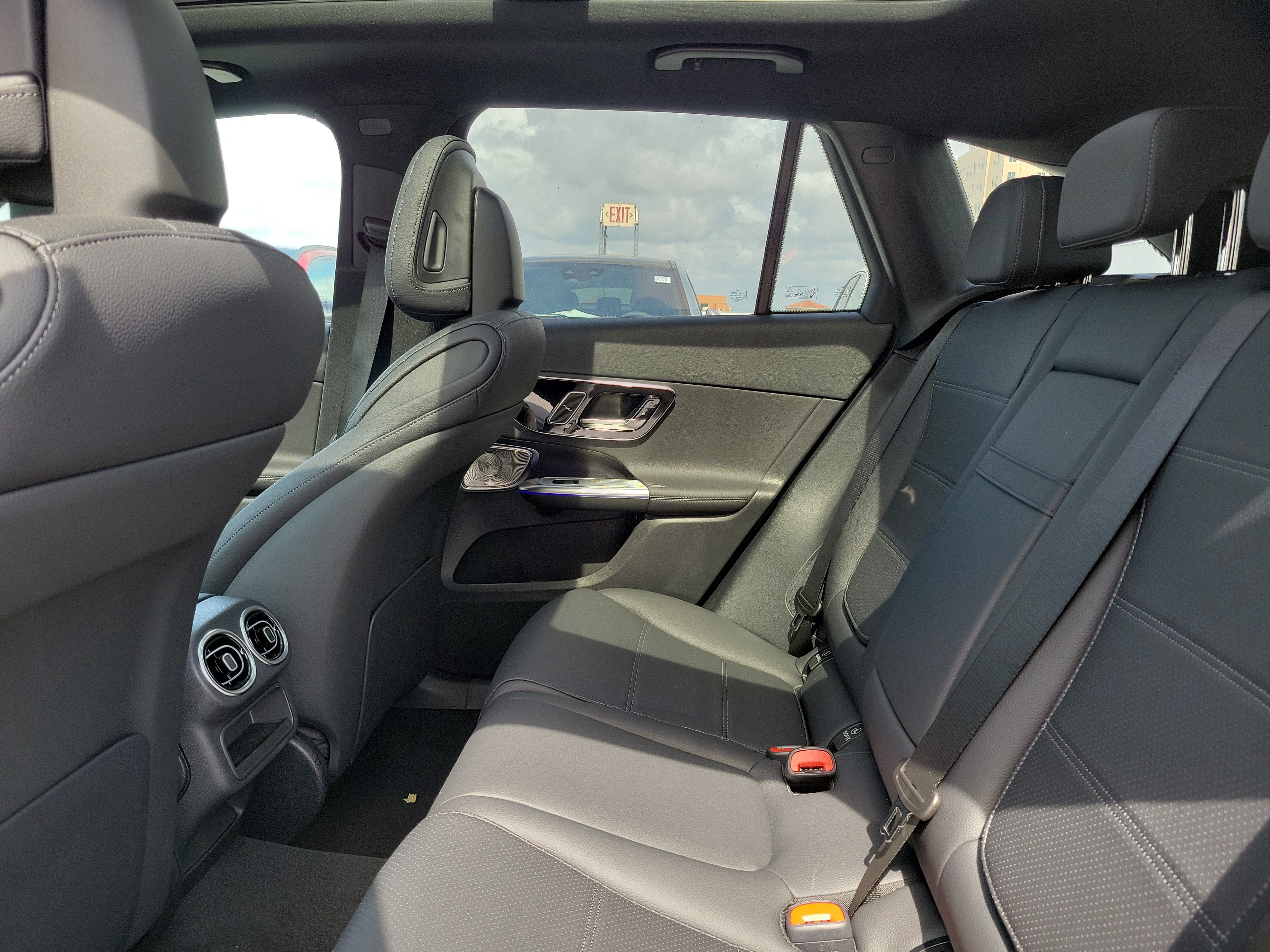 New 2026 Cirrus Silver Metallic Mercedes-Benz GLC 300 image 35