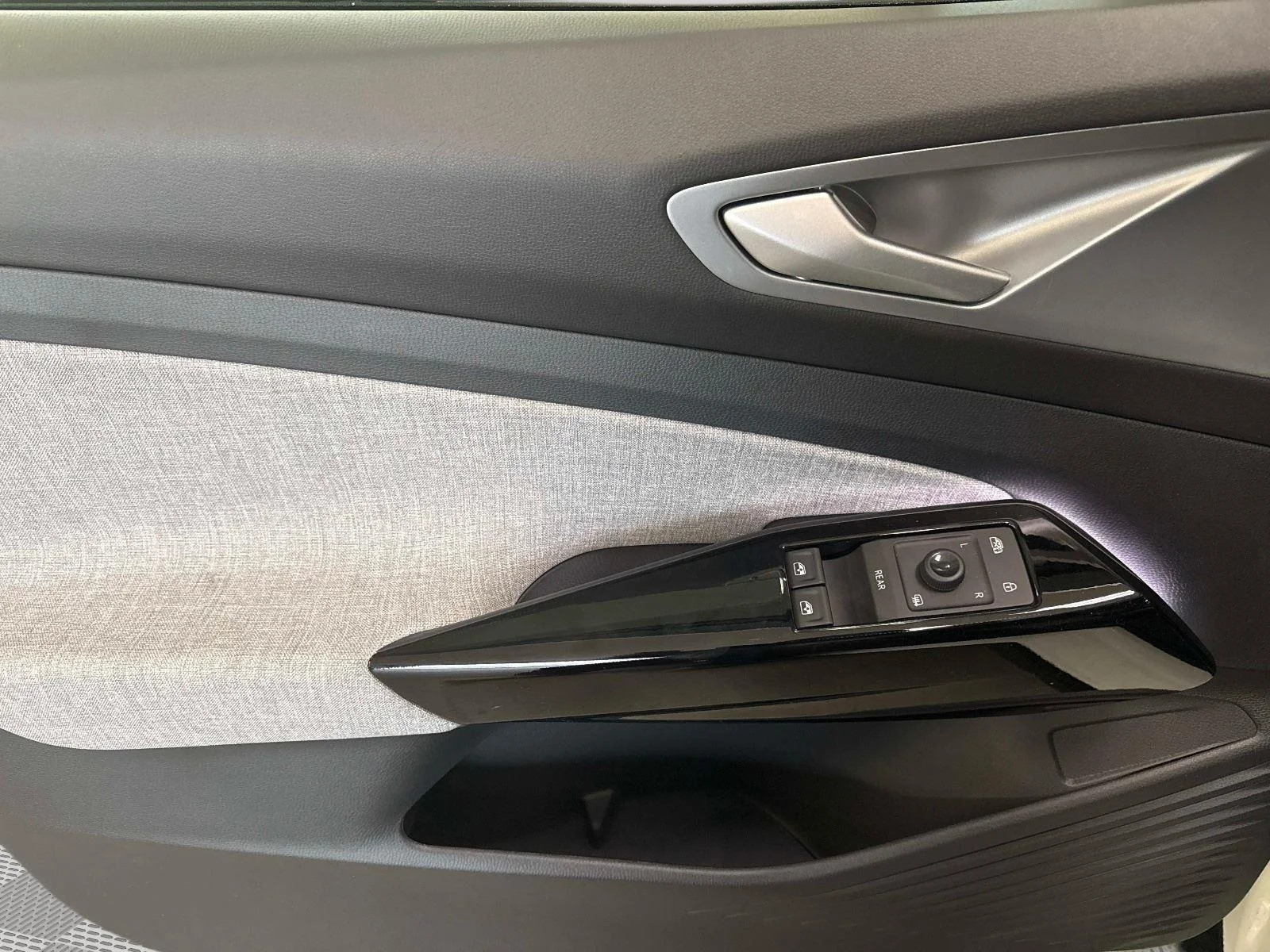 New 2026 opal white pearl Volkswagen Pro image 18