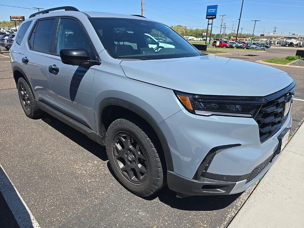 2025 Honda Pilot TrailSport AWD's photo