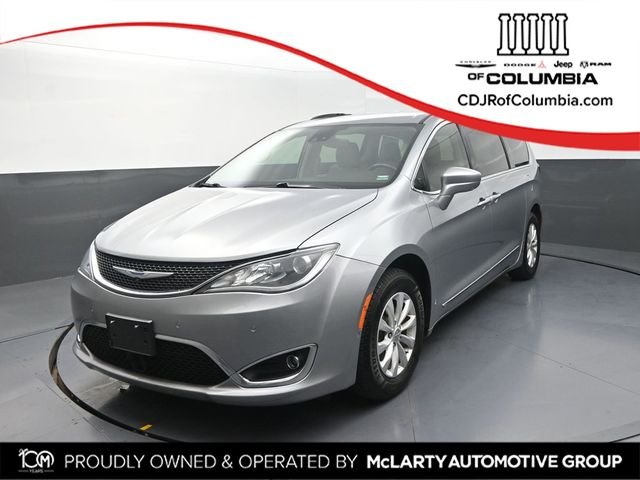 2019 Chrysler Pacifica Touring L's photo