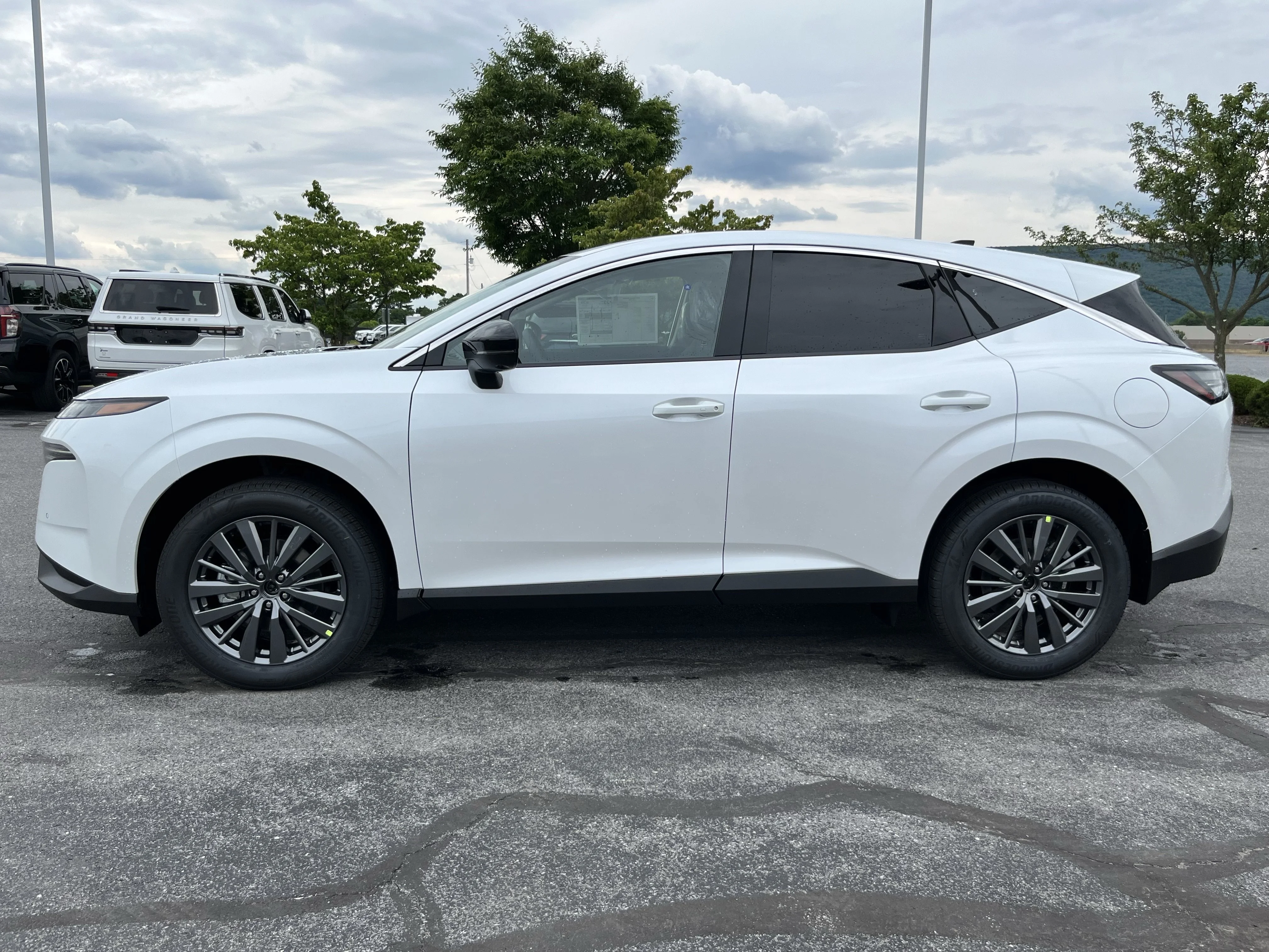 New 2026 Everest White Pearl TriCoat Nissan SL image 12