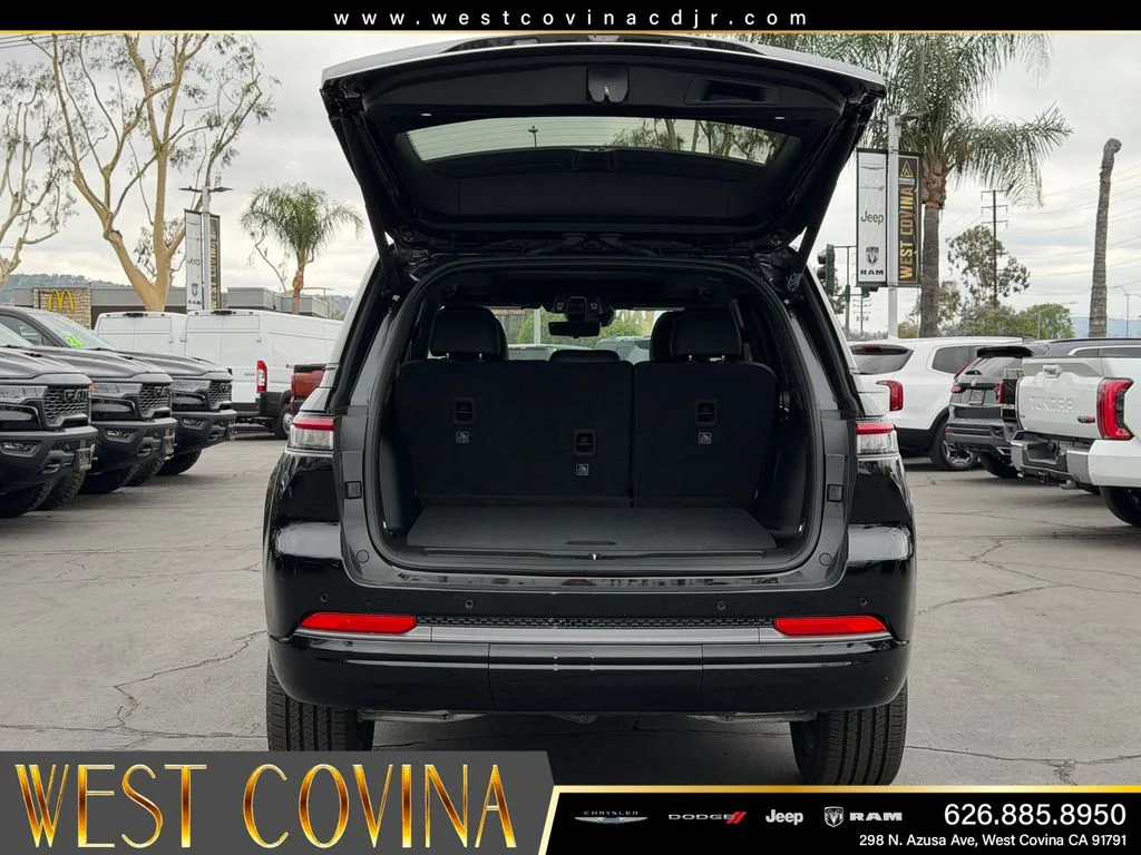 New 2026 Diamond Black Crystal Pearl-Coat Exterior Paint Jeep Limited Reserve image 10