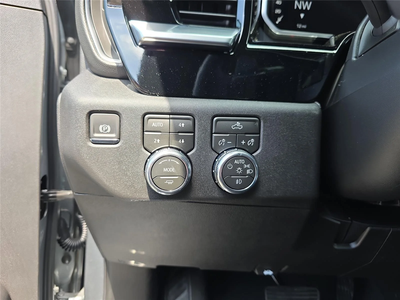 New 2026 Sterling Metallic GMC Elevation image 24