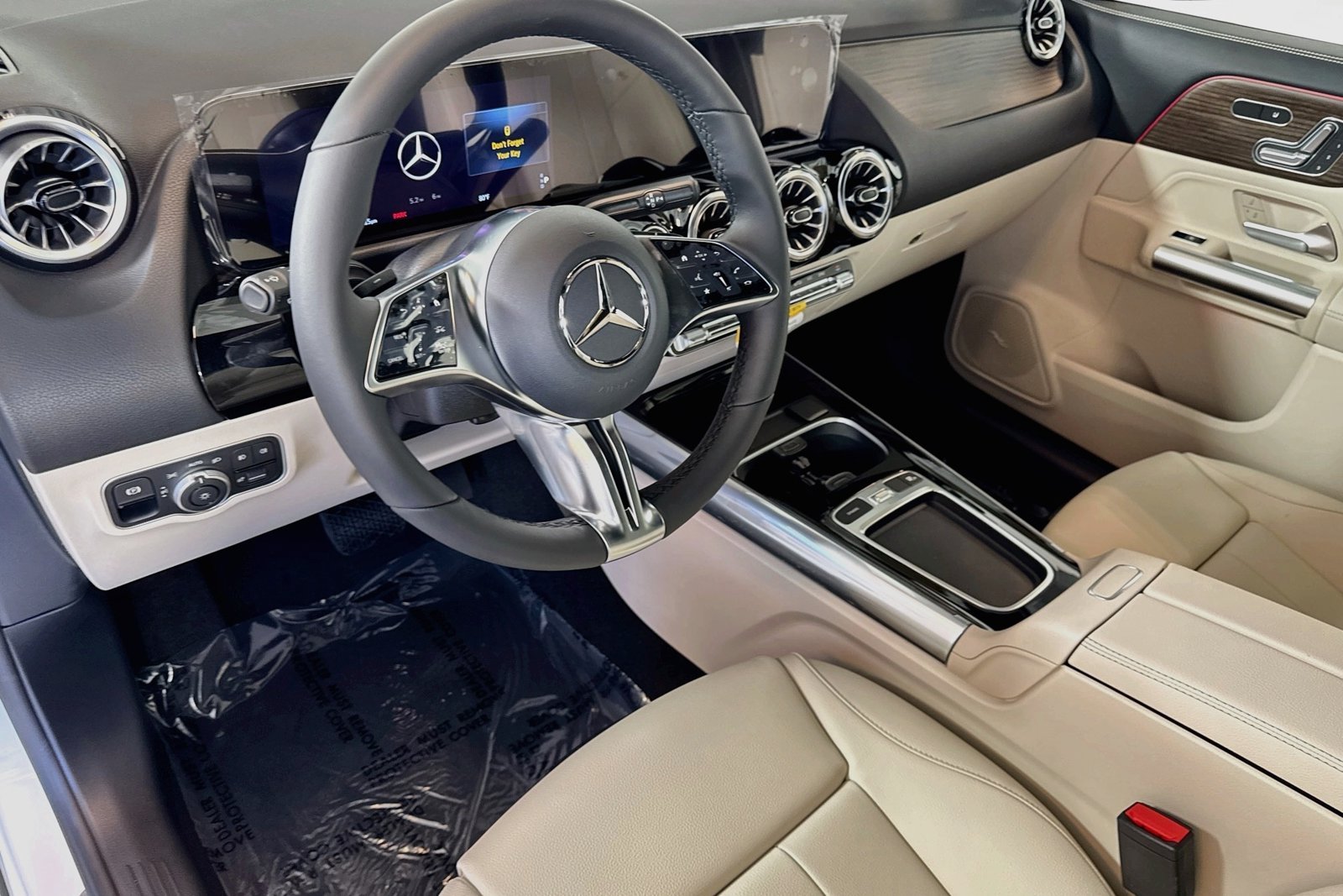 New 2026 Polar White Mercedes-Benz GLA 250 image 9