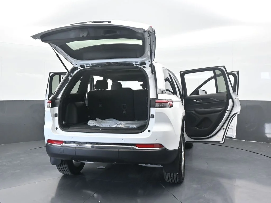 Used 2025 Bright White Clearcoat Jeep Laredo X image 69