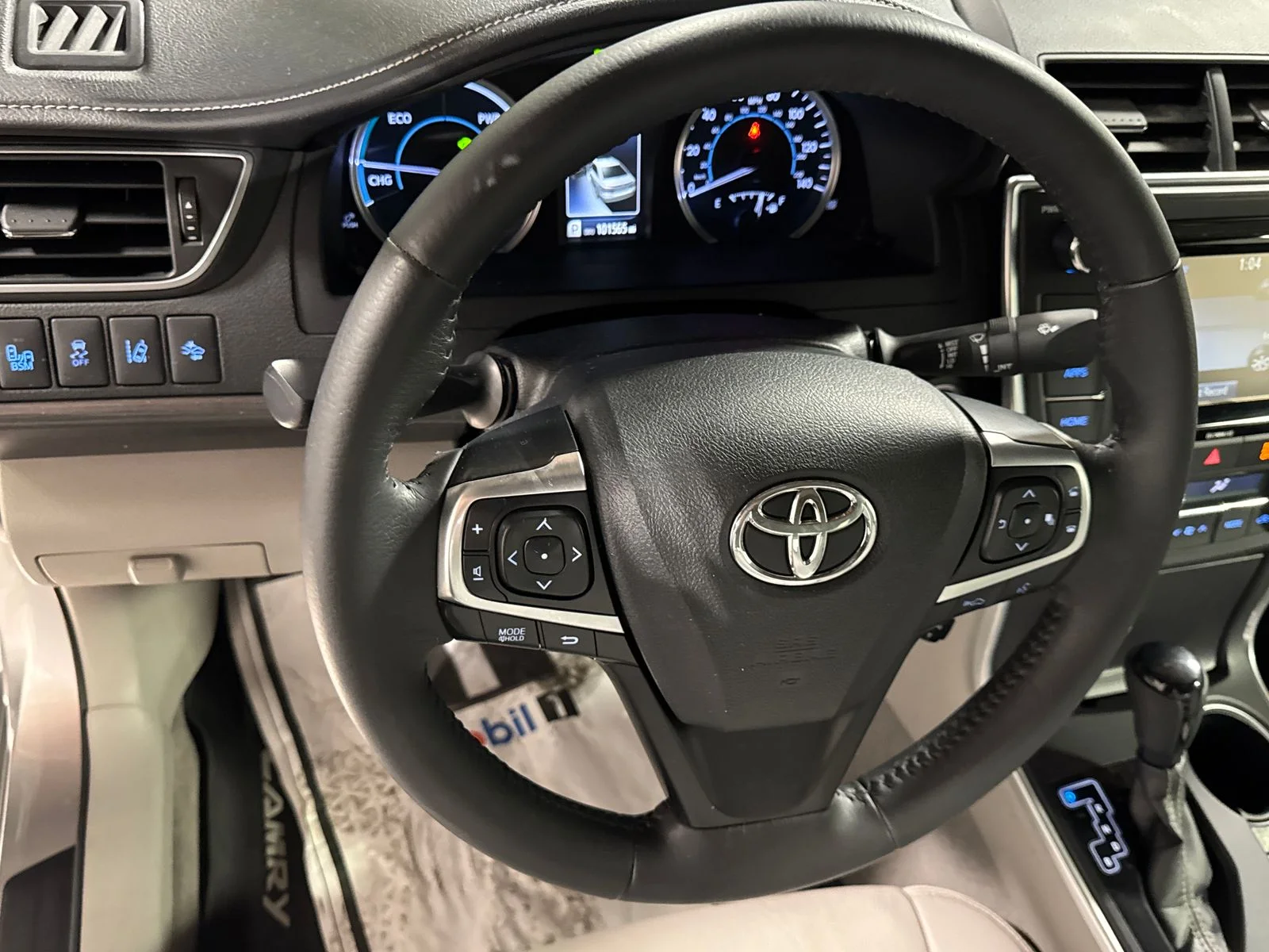 Used 2016 Celestial Silver Metallic Toyota XLE image 19
