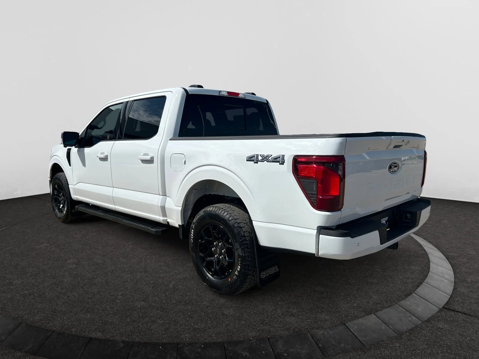 New 2026 Oxford White Ford XLT image 3