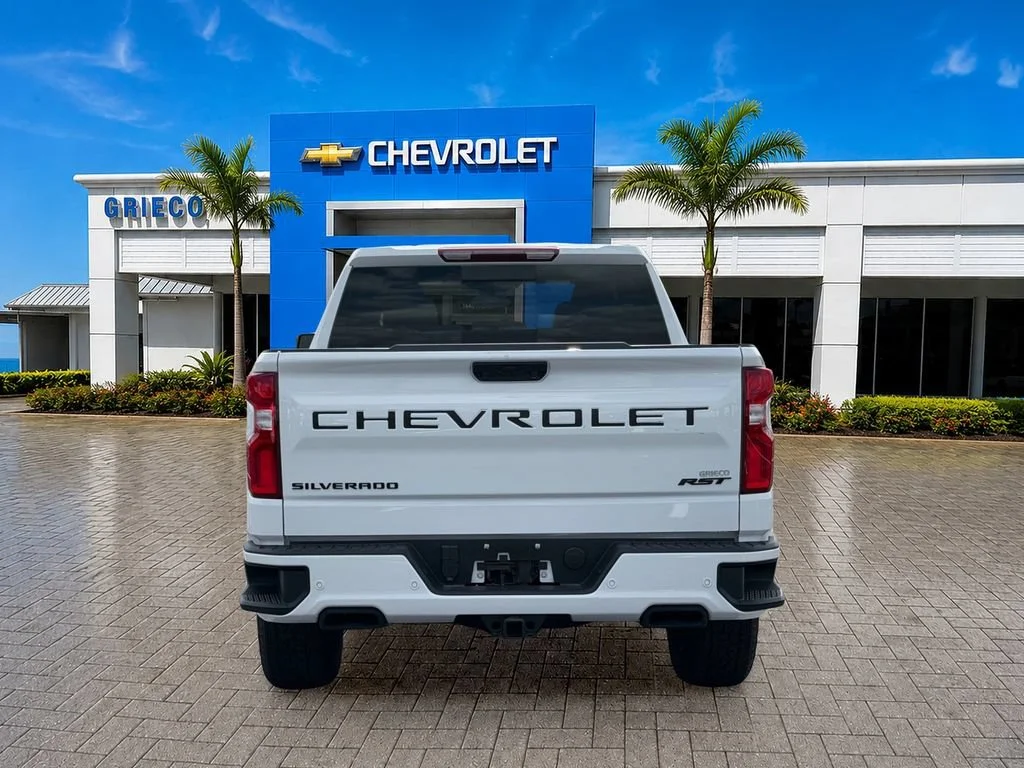 New 2026 Summit White Chevrolet RST image 6