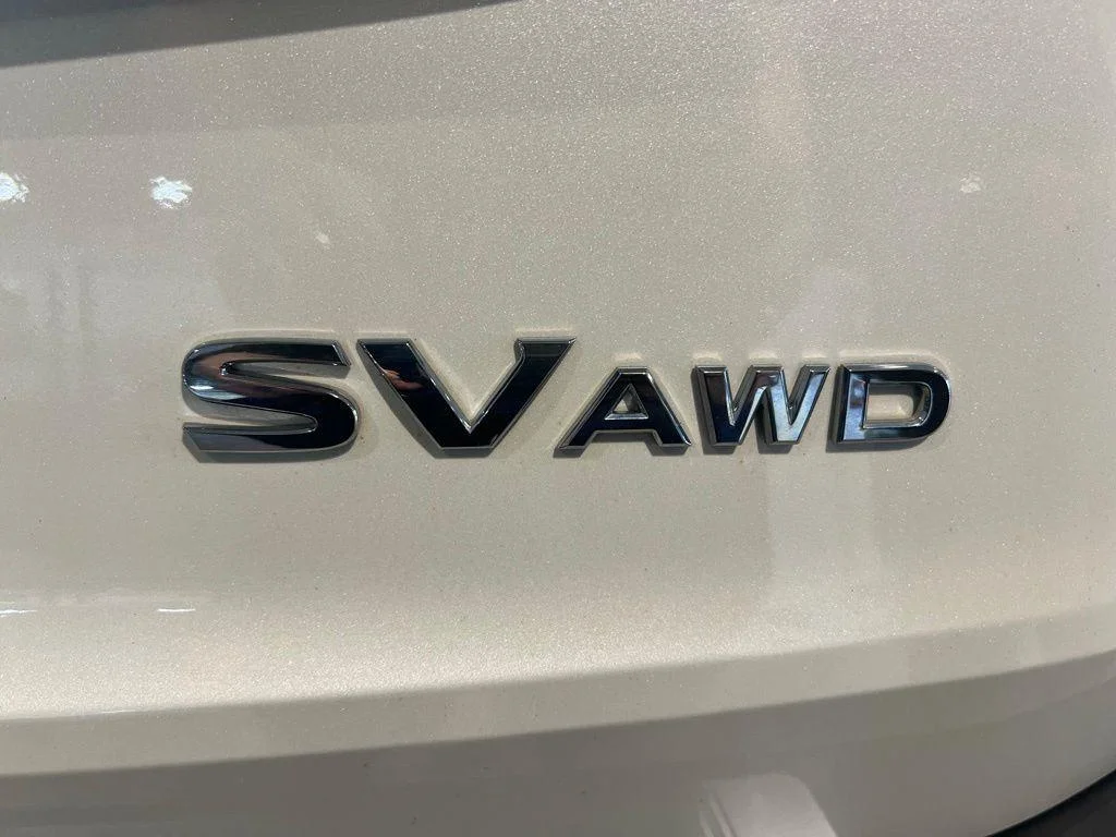 Used 2021 Pearl White Nissan SV image 11
