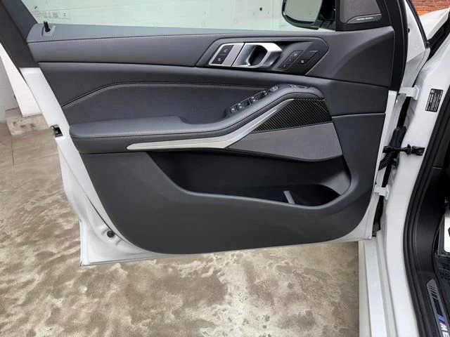 Used 2026 White BMW M60i image 10