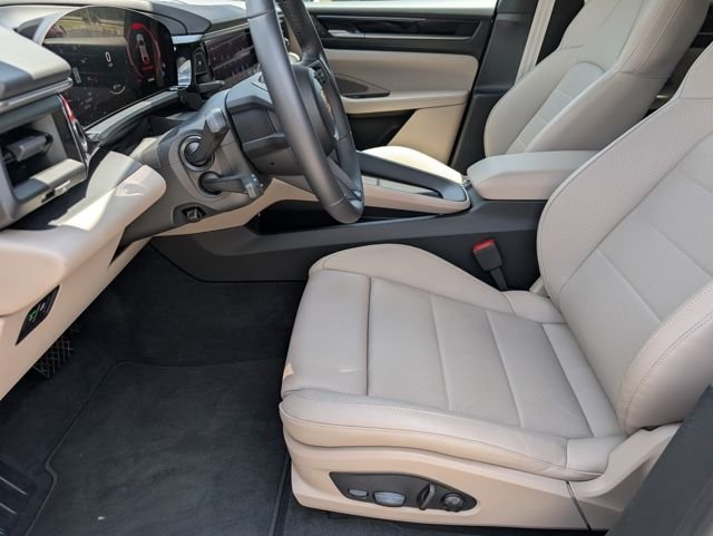 Used 2025 Green Porsche  image 28