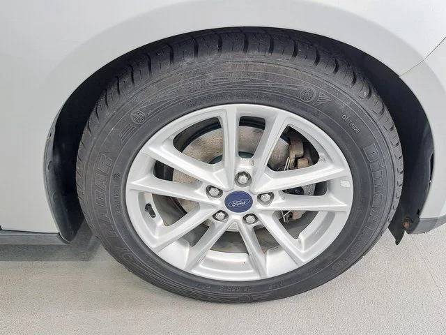 Used 2016 Silver Ford SE image 27