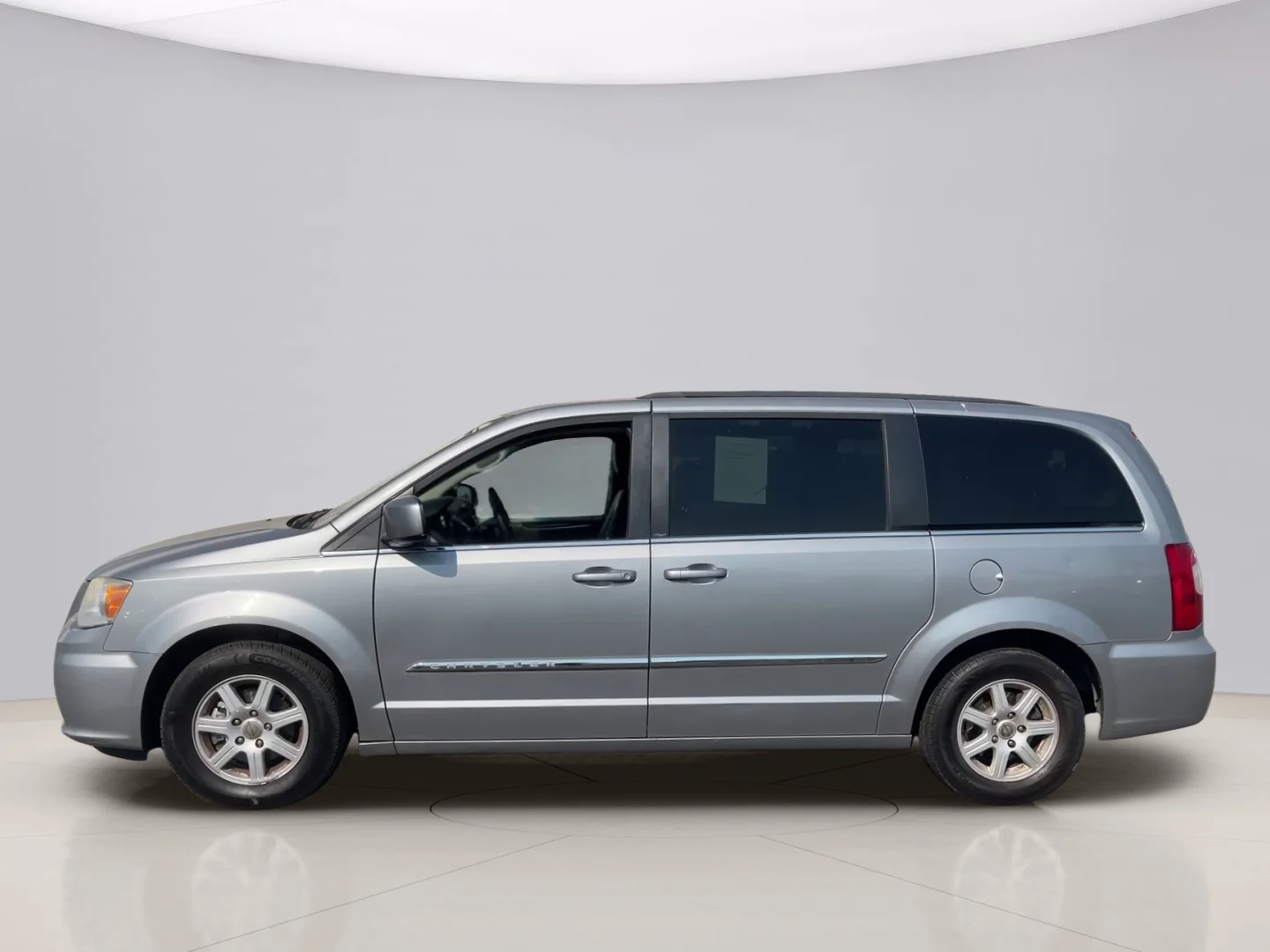 Used 2013 Silver Chrysler TOURING image 3